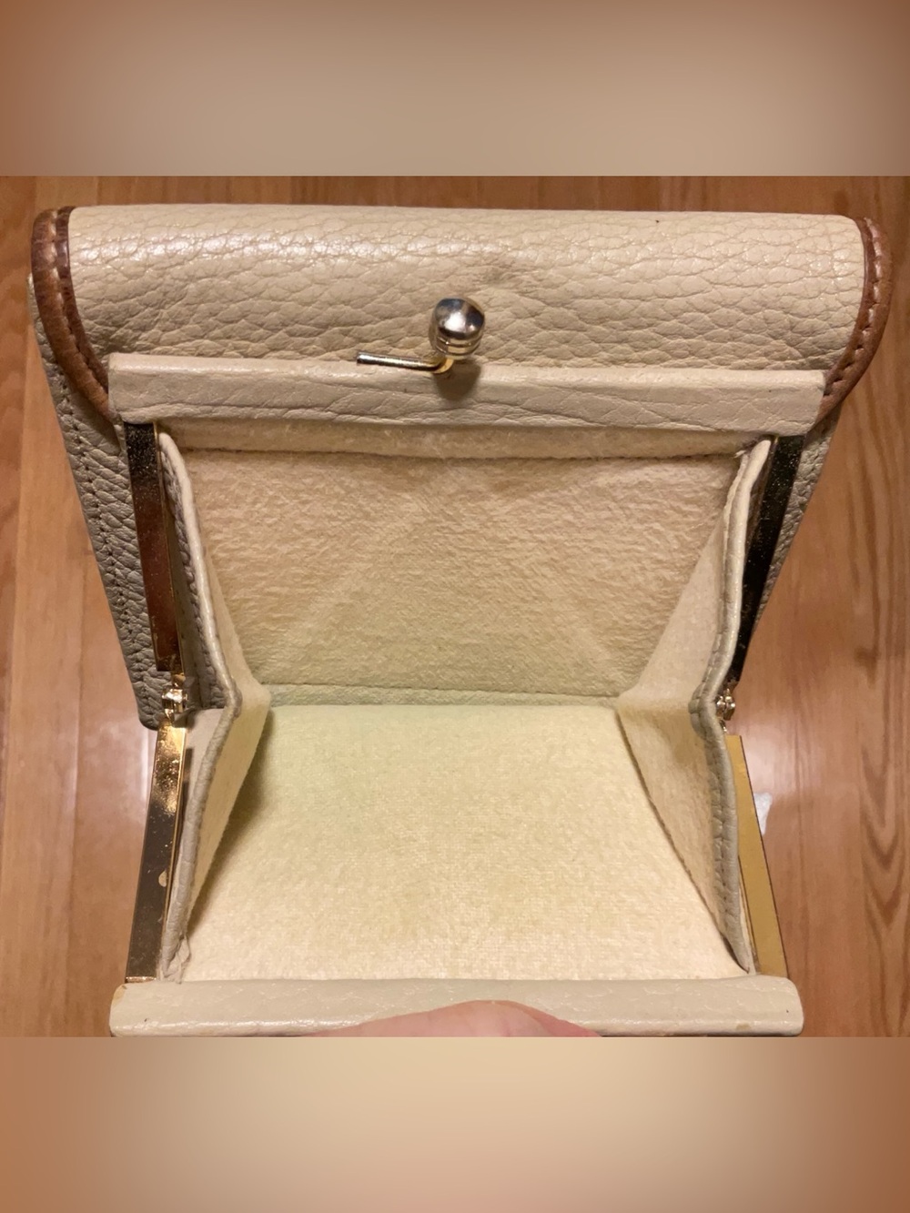 DOONEY & BOURKE  VTG  Kisslock Pebbled Leather Wallet - Picture 4 of 10